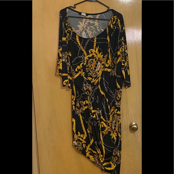 Black and Gold chain print dress - Picture 2 of 6